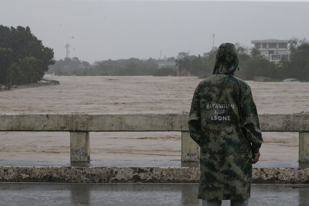 Typhoon Vamco makes landfall in the Philippines  / ROLEX DELA PENA