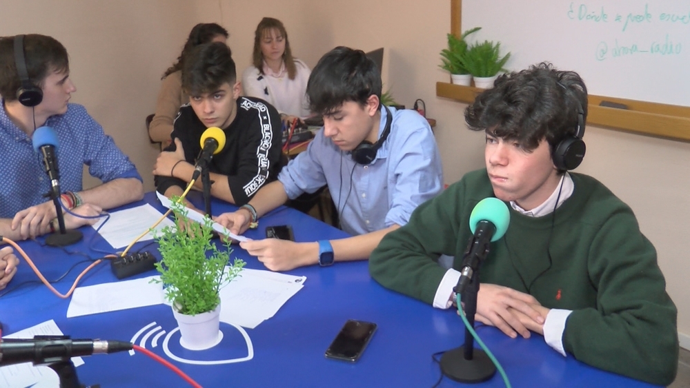 (VÍDEO): El colegio Marista estrena un estudio de radio