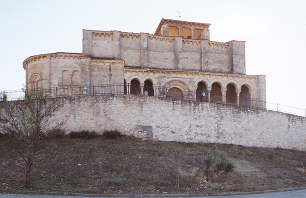 IGLESIA DE SAN MIGUEL DE FUENTIDUEÑA