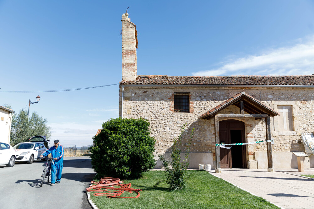 La iglesia de Otones de Benjumea tras el incendio provocado por la caída de un rayo  / @NACHO VALVERDE