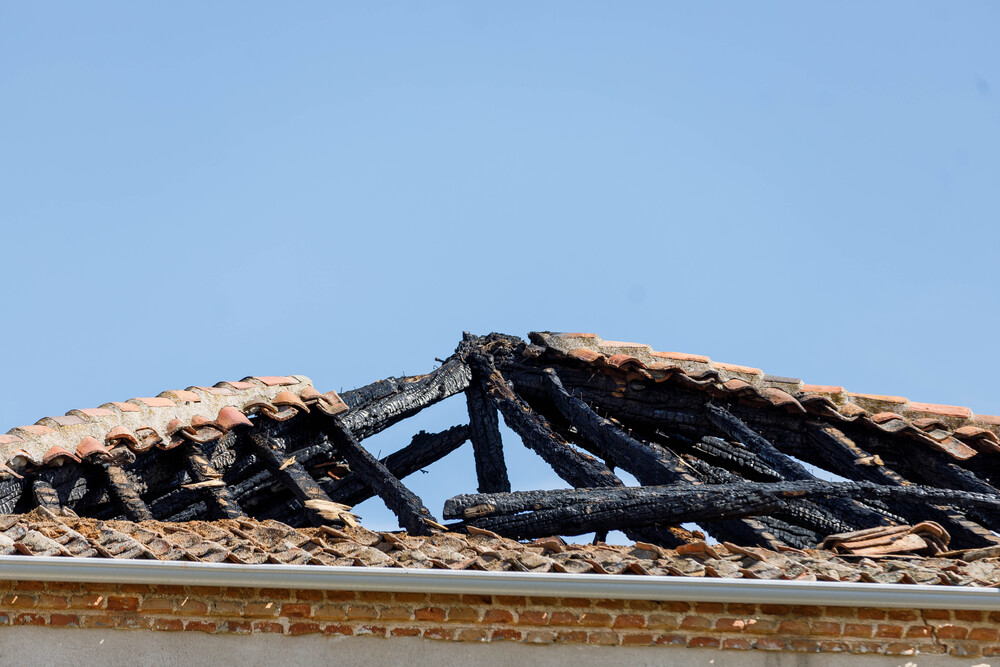 La iglesia de Otones de Benjumea tras el incendio provocado por la caída de un rayo  / @NACHO VALVERDE