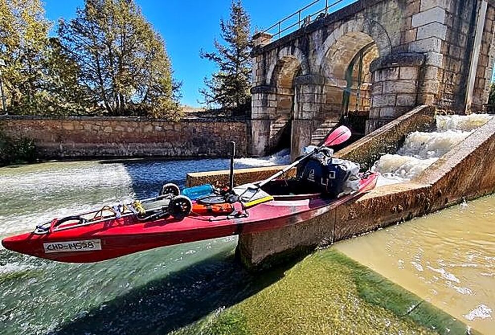 Pasando un azud.   / FOTOS CEDIDAS POR GONZAVENTURAS