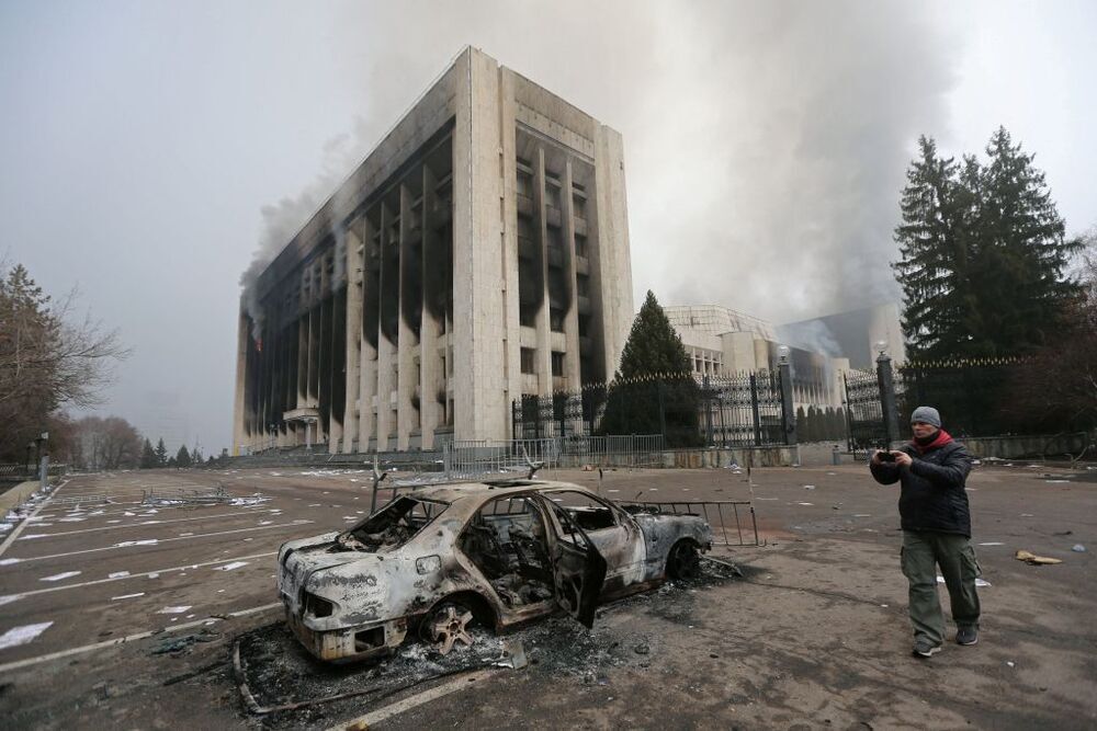 Las fuerzas kazajas matan a 26 personas para frenar la rebelión