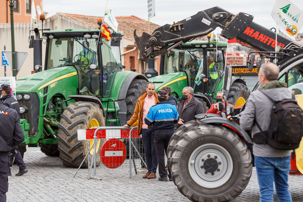 Concentraci?n y tractorada de Asaja y UPA-COAG Segovia  / NACHO VALVERDE