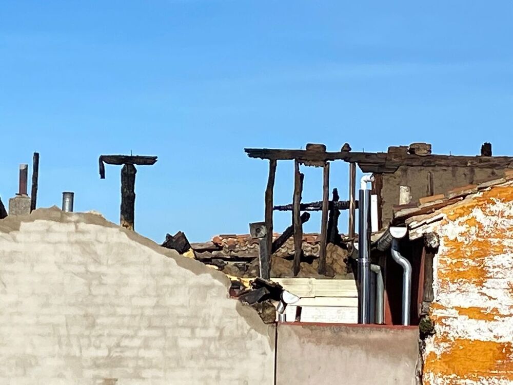 Un incendio quema dos casas en Turégano