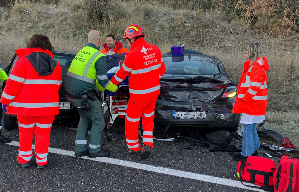 Los servicios de emergencia, en el lugar del accidente este martes.