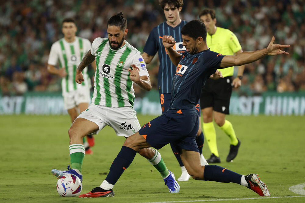 El Betis se reencuentra a costa de un vulgar Valencia