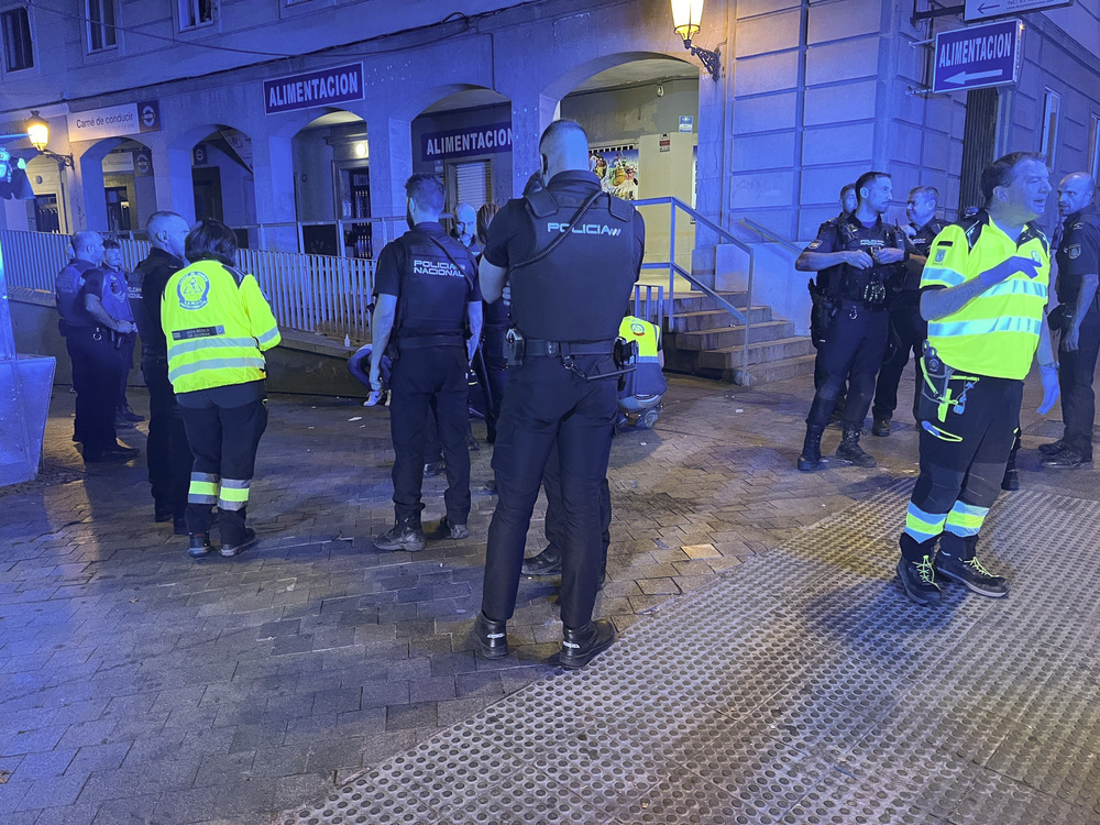 Doce detenidos, nueve de ellos hospitalizados, en una pelea por celos.