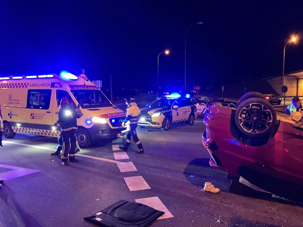 Vuelca un coche en la rotonda que une Segovia y la CL-601