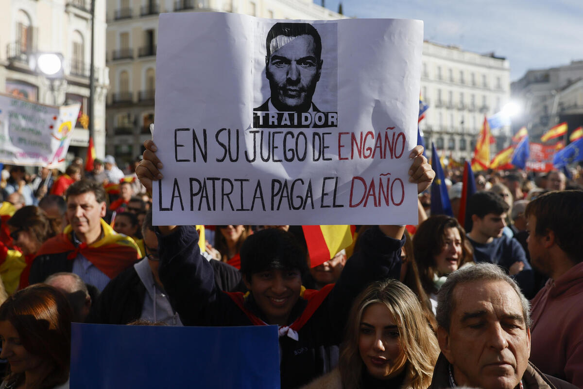 La derecha convoca protestas en toda España contra la amnistía a los independentistas catalanes  / MARISCAL AGENCIA EFE