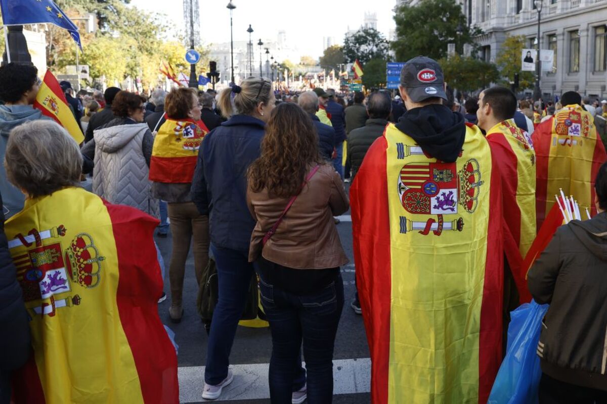 Manifestación multitudinaria contra la amnistía en la Plaza de Cibeles de Madrid  / JUANJO MARTIN