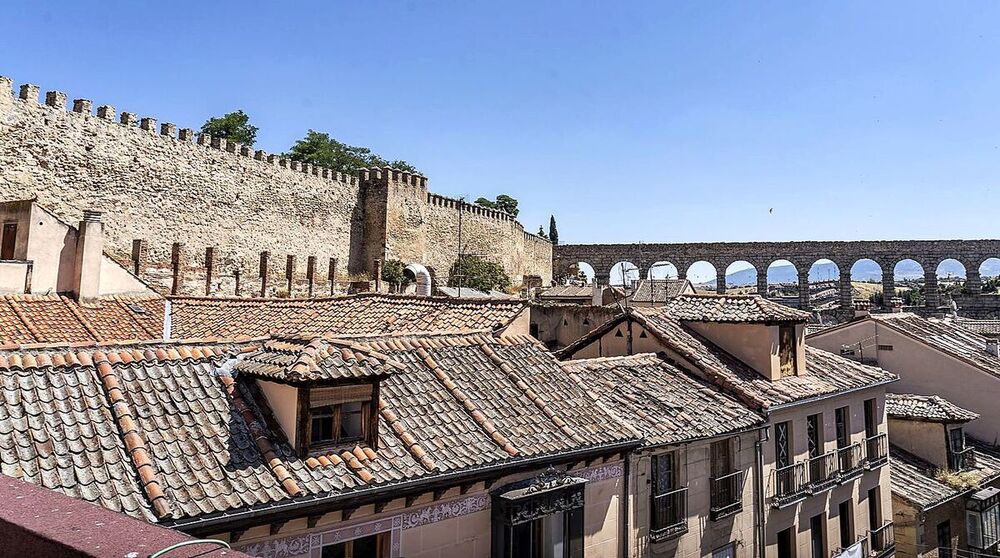 Hay previsto un contrato en el tercer trimestre de este año para la eco-rehabilitación de la Muralla y acceso a su adarve en el entorno del Acueducto.