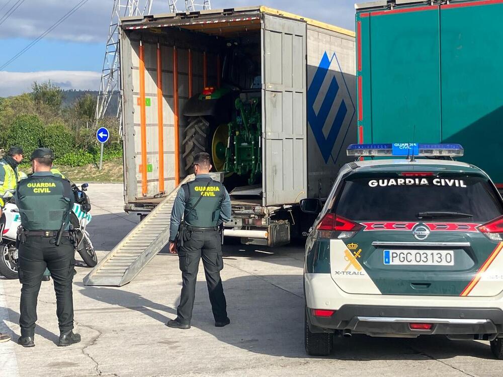 La Guardia Civil recupera tres tractores robados en Valseca