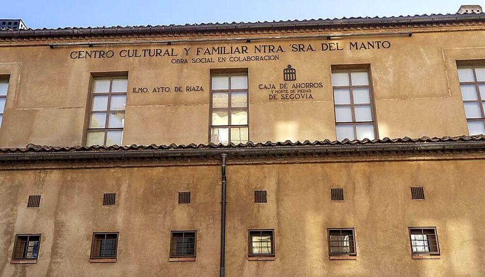 El centro cultural de Riaza mantiene la huella de la Obra Social y Cultural de la entidad de ahorro. 