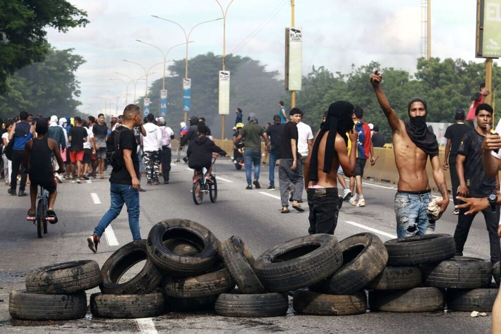 Al menos un muerto en las protestas de la oposición en Venezuela