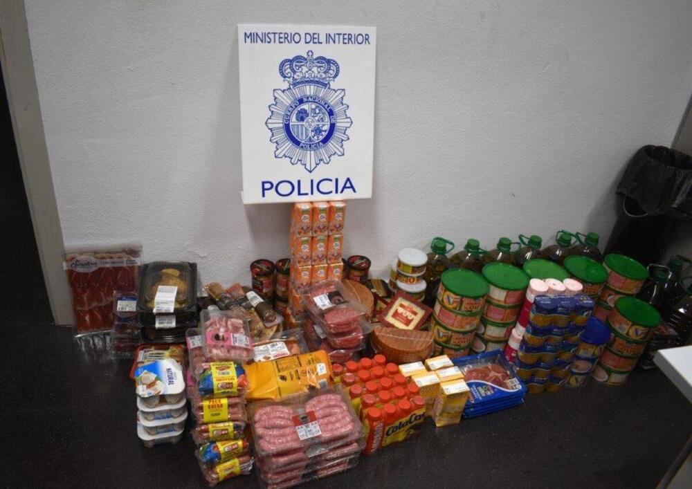 Cinco detenidas por robar con violencia en un supermercado