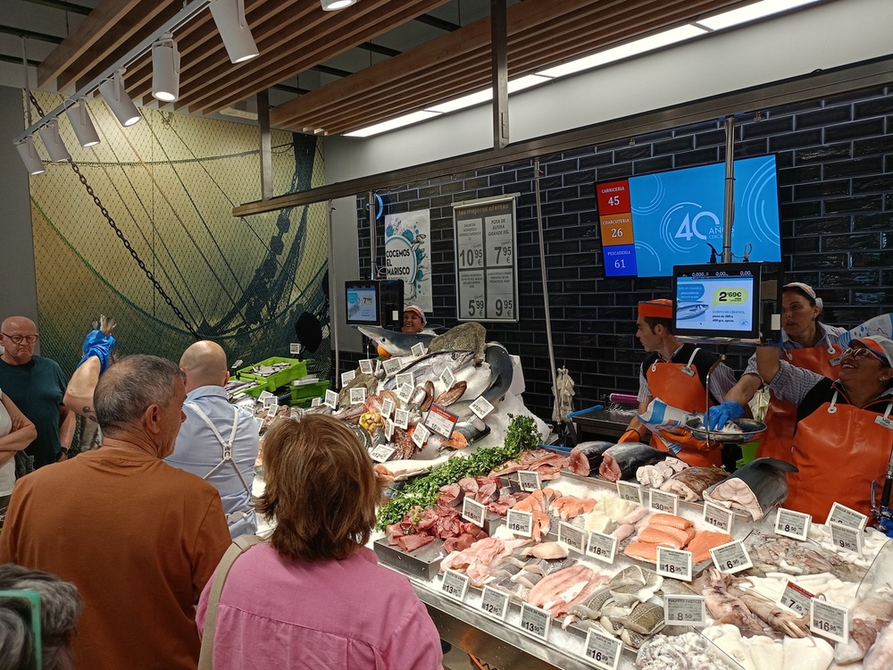 Lupa inaugura un nuevo supermercado en Cuéllar