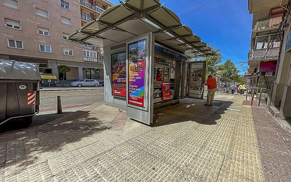 Quiosco situado en el paseo de Ezequiel González, frente a la Estación de Autobuses de Segovia.