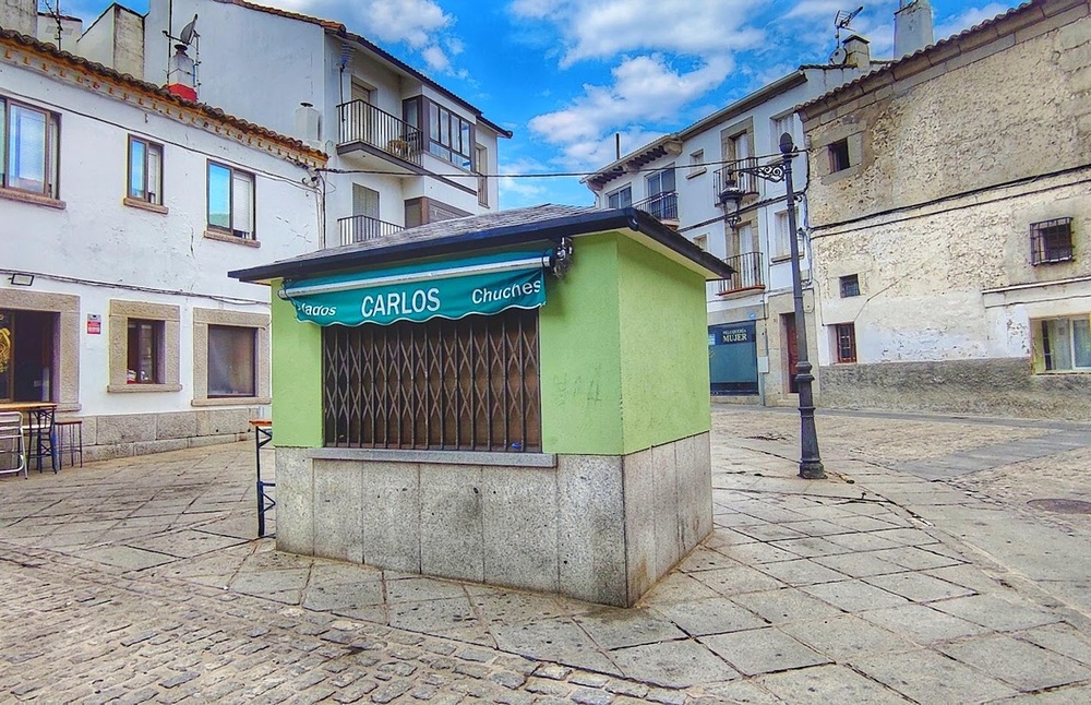 Quiosco de la plaza de la Corredera de El Espinar.