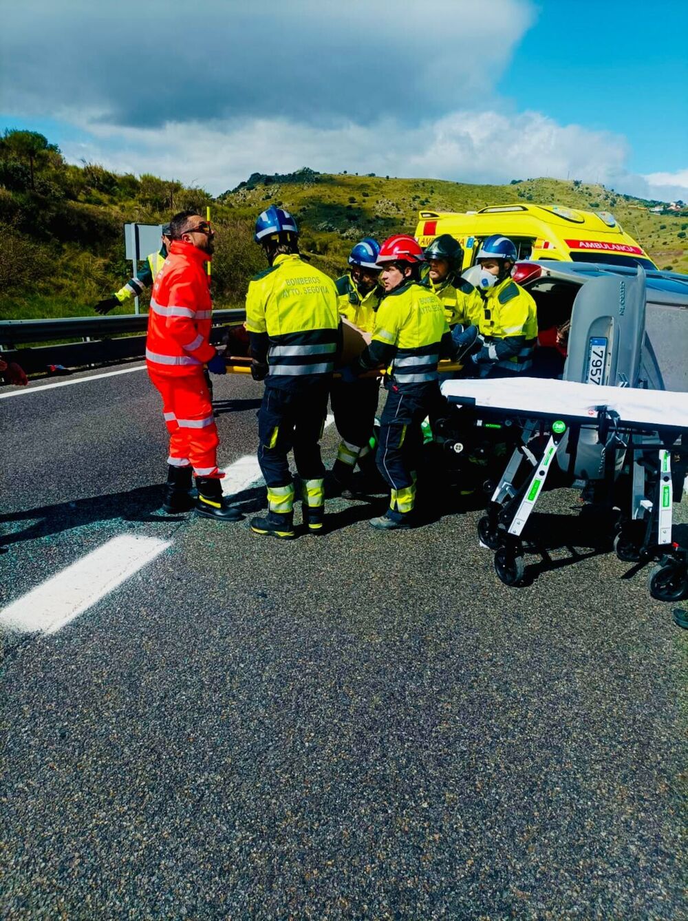 Los servicios de emergencias, este sábado en el lugar del siniestro.