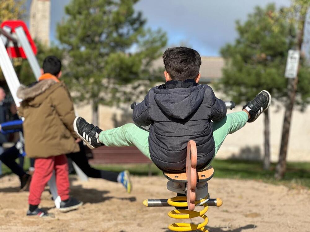 Niños, esta mañana en el parque infantil del barrio de Fuentemilanos. 