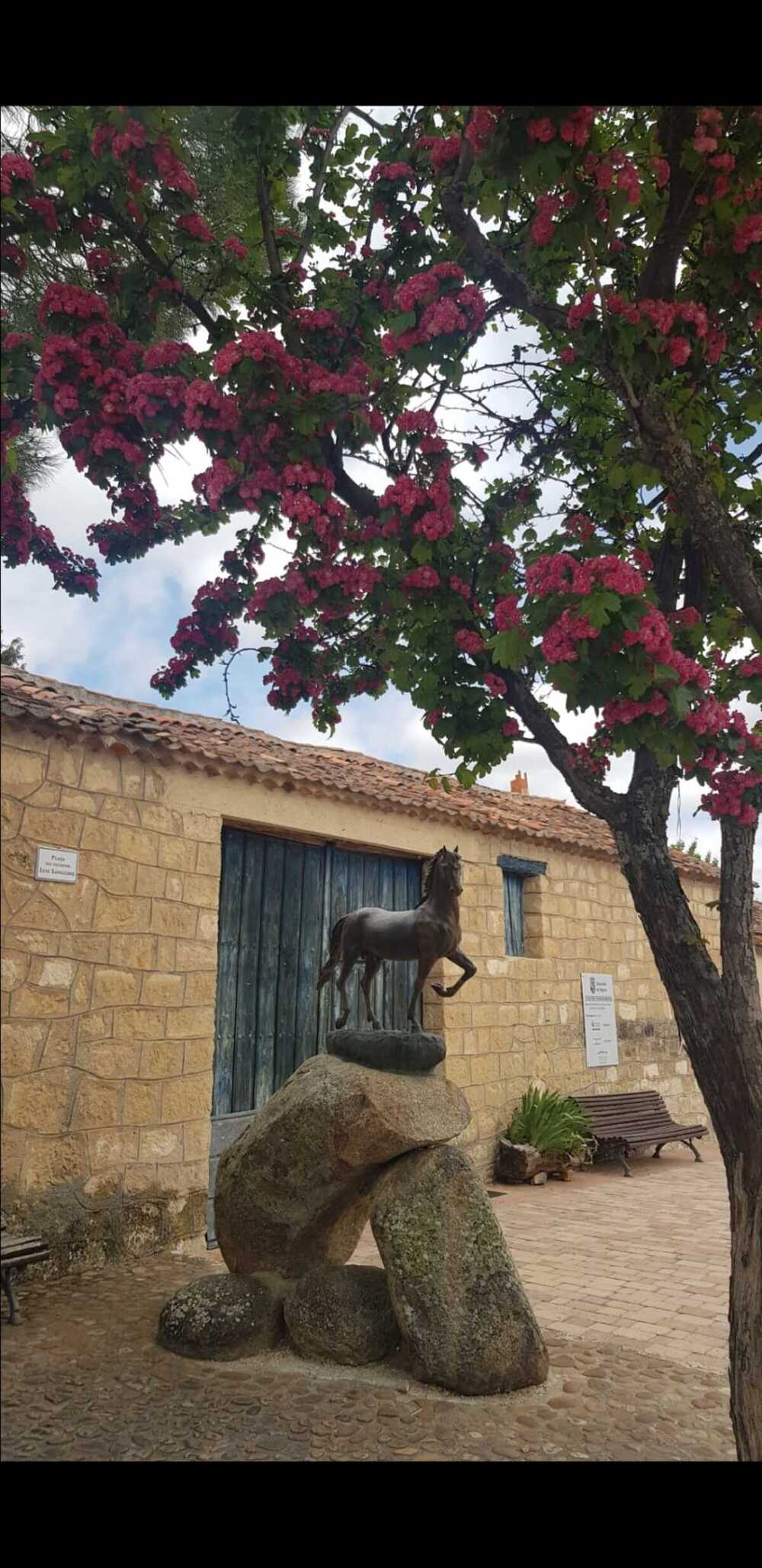 La escultura del caballo de Valdeprados, antes del robo.