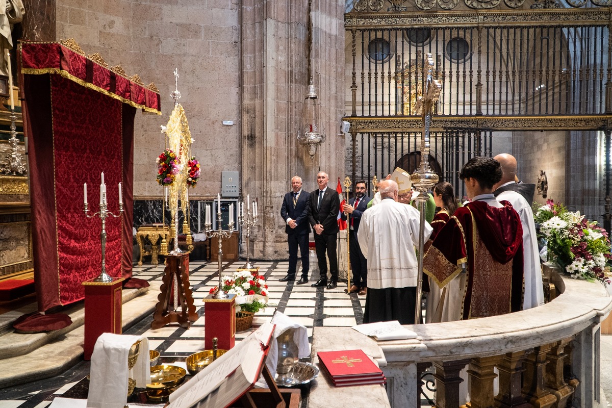 La bendición del simpecado, en imágenes.  / MANU RODRIGO