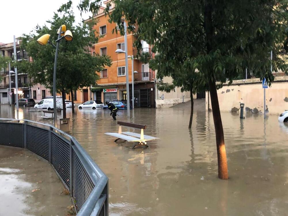 La plaza de Somorrostro, inundada por una fuerte tormenta a finales de agosto de 2019. 