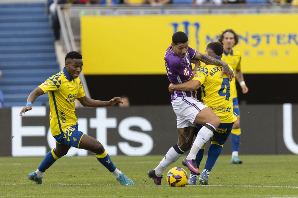 Las Palmas sigue la escalada al ritmo de Sandro Ramírez