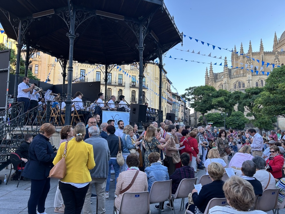 Segovia interpreta su himno dos días después de San Pedro