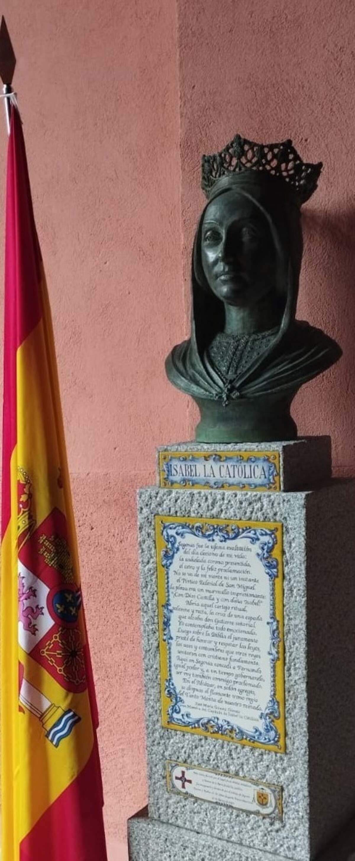 Distintos elementos de la Real Iglesia de San Miguel de Segovia  / DAVID SANTAMERA VELA