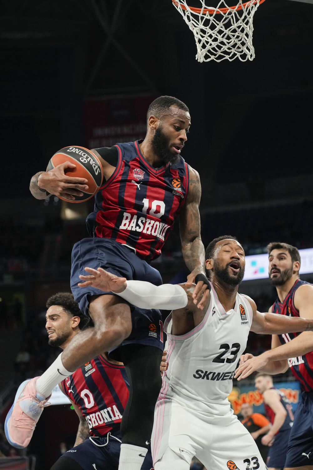 Miller-McIntyre aúpa al Baskonia contra un flojo ASVEL