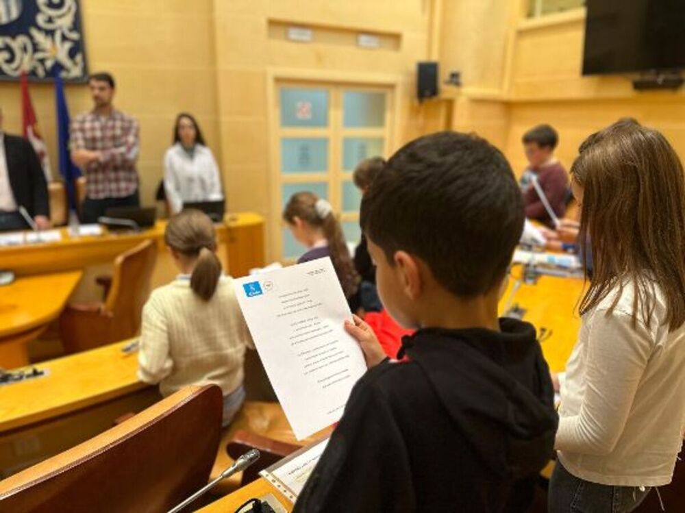 El salón de plenos albergó la iniciativa del Consejo Municipal de Infancia y Adolescencia