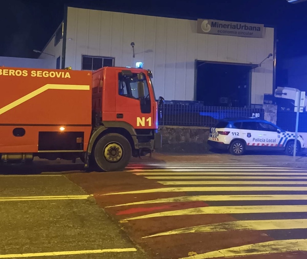 La empresa Minería Urbana, en cuyo exterior se registró el suceso, no ha sufrido daños que afecten a su actividad. 