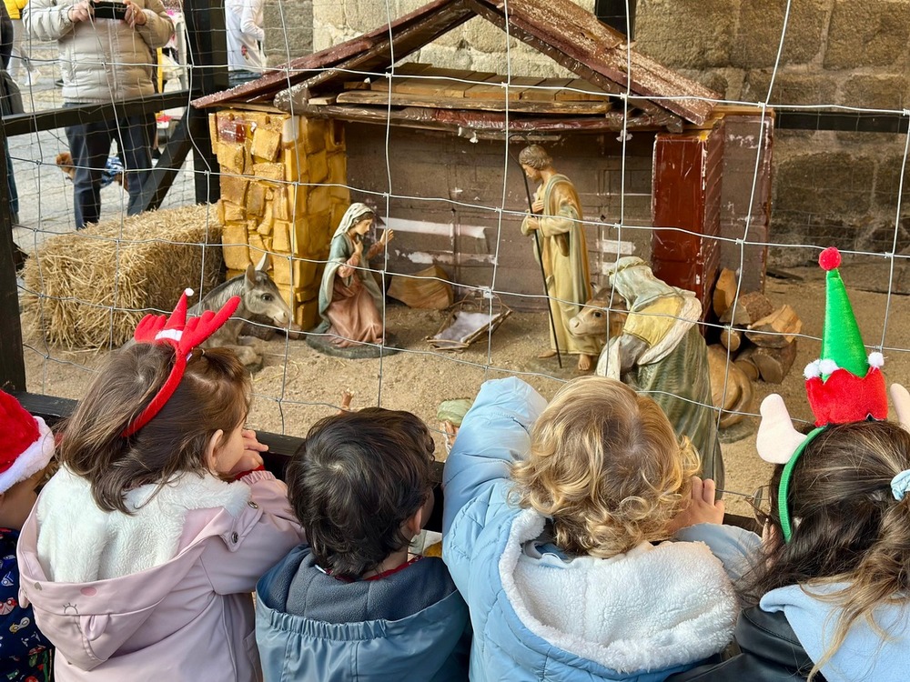 La plaza de San Lorenzo ha sido el escenario de este encuentro intergeneracional organizado desde las concejalías de Servicios Sociales y Educación. 