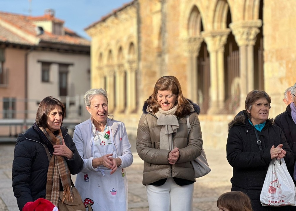 La plaza de San Lorenzo ha sido el escenario de este encuentro intergeneracional organizado desde las concejalías de Servicios Sociales y Educación. 