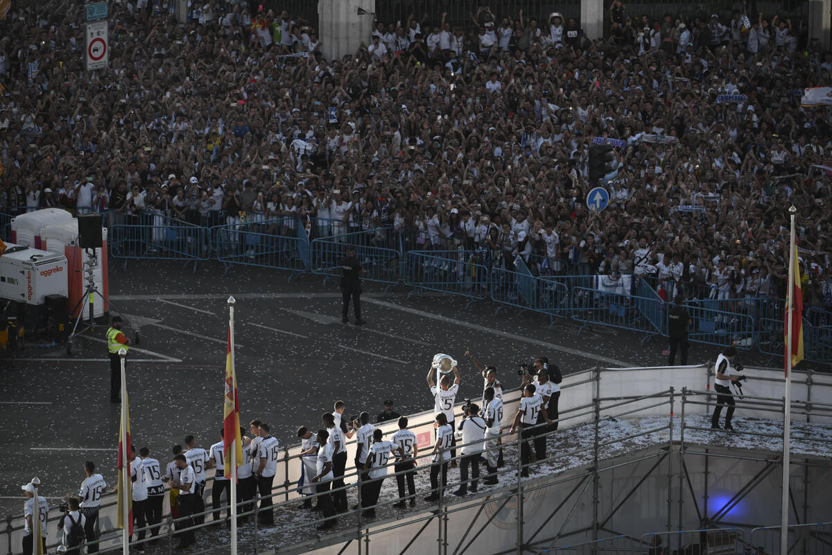 El Real Madrid celebra su 15º título de la Liga de Campeones  / EFE/FERNANDO VILLAR