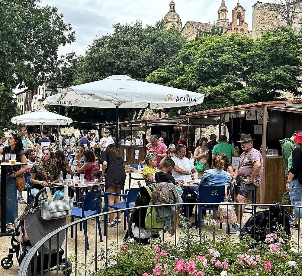 La Feria de Día en el Paseo del Salón está teniendo muy buena aceptación en sus primeros días.