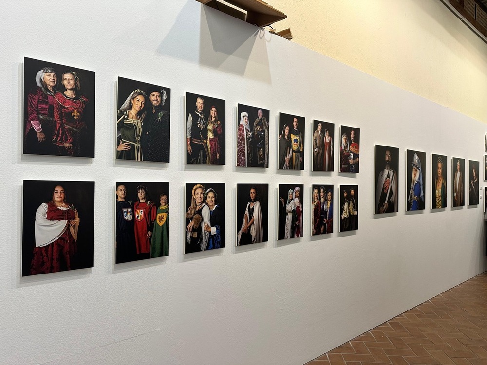 Exposición fotográfica 'Retratos de la Corte' que puede visitarse hasta el 6 de enero en La Alhóndiga. 