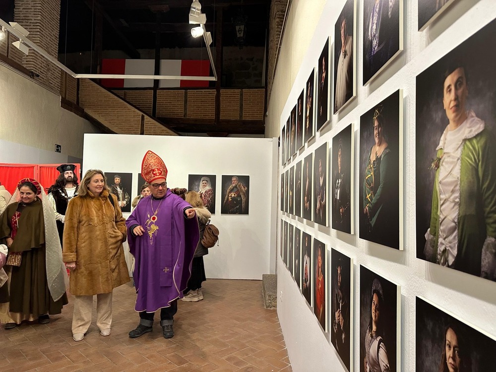 Exposición fotográfica 'Retratos de la Corte' que puede visitarse hasta el 6 de enero en La Alhóndiga. 