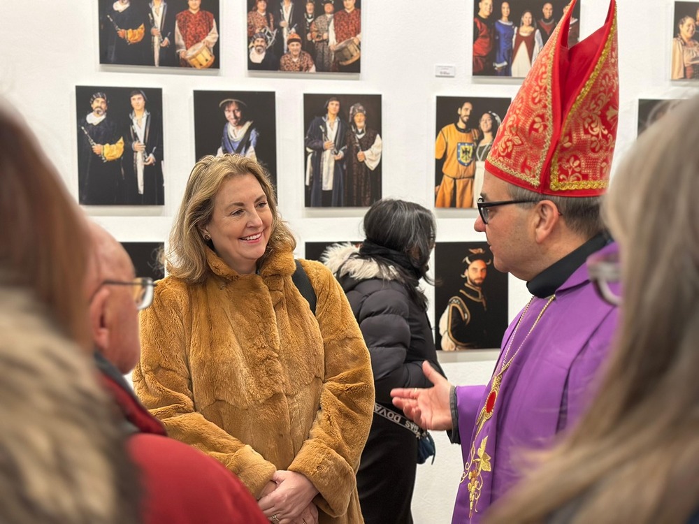 Exposición fotográfica 'Retratos de la Corte' que puede visitarse hasta el 6 de enero en La Alhóndiga. 