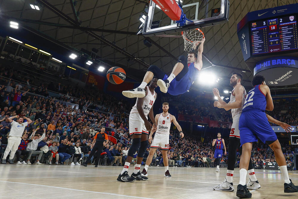 El Barça sabe sufrir ante Olympiacos
