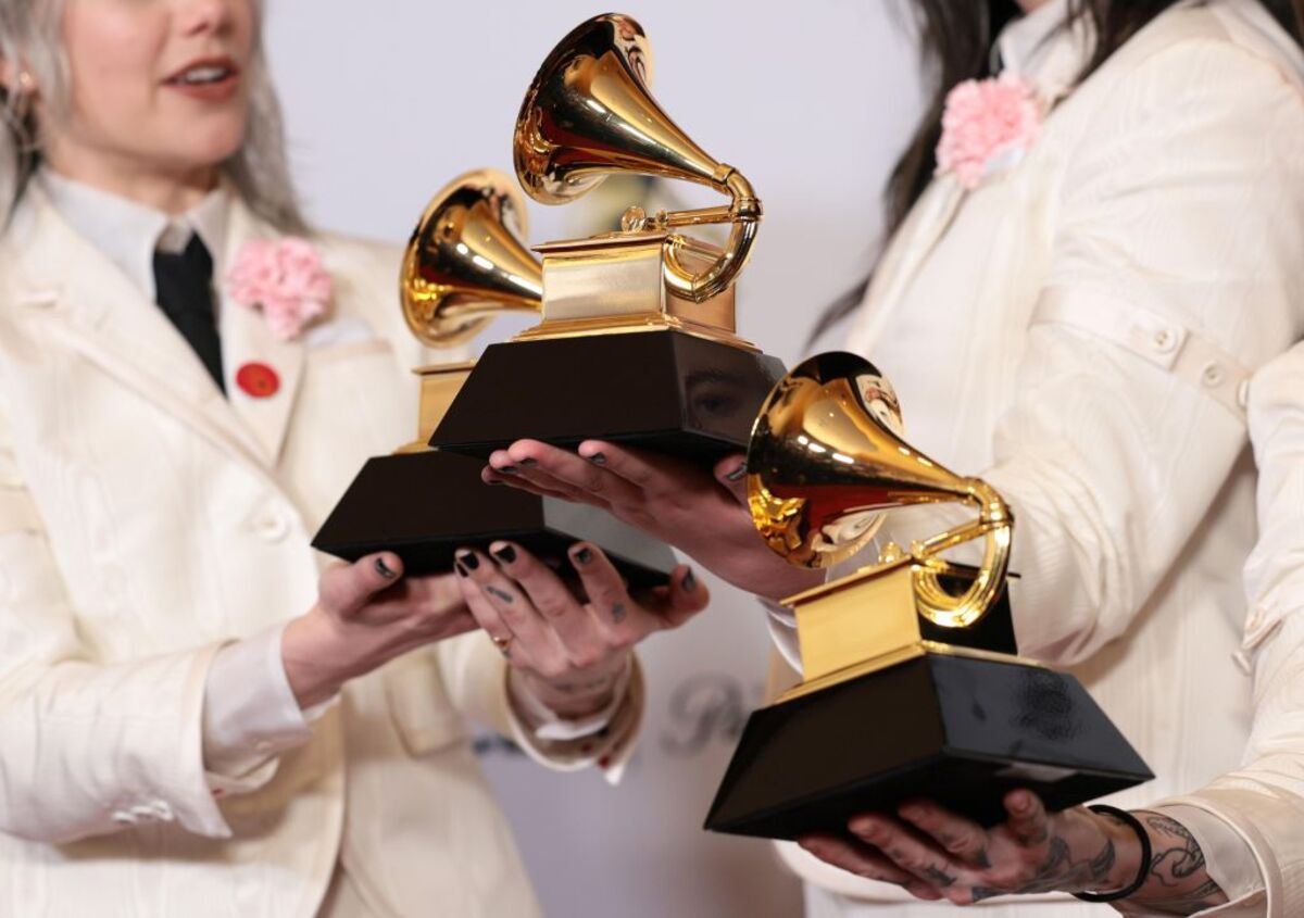 Press Room - 66th Annual Grammy Awards  / ALLISON DINNER