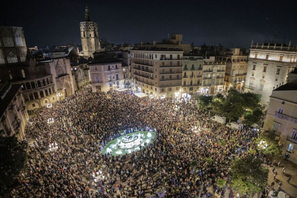 Una marea humana pide en Valencia la dimisión de Mazón