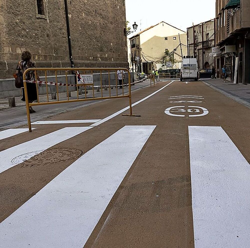 Una de las principales novedades esta semana en la calle de Blanca de Silos ha sido la pintura de la señalización horizontal. 