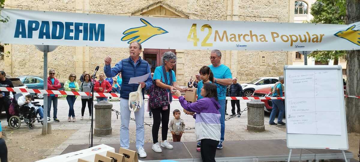 Varios momentos de la marcha.  / M.G./ G. AYUSO