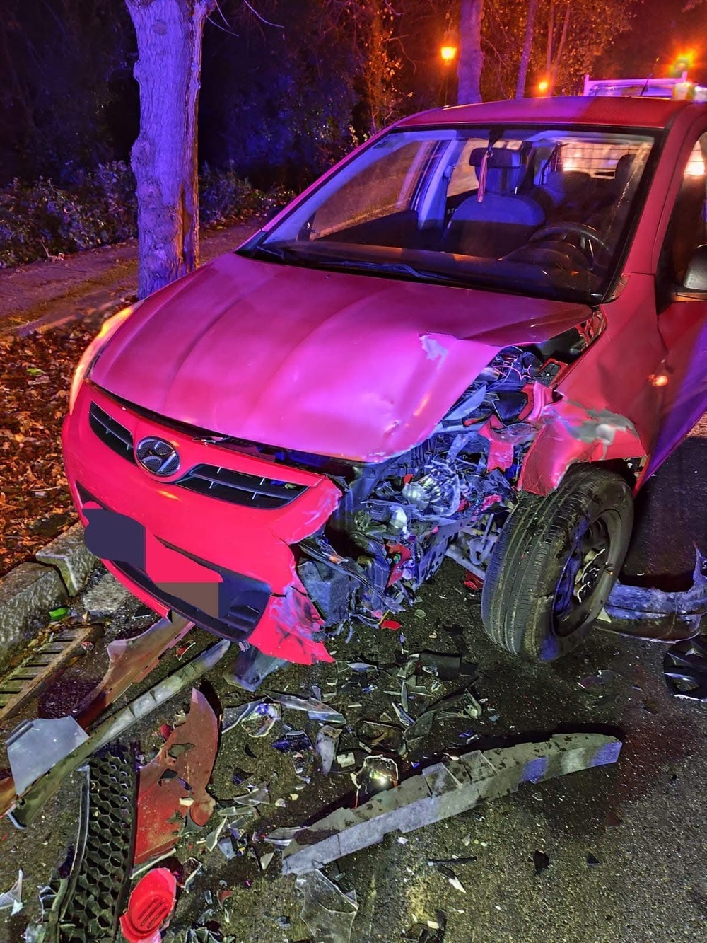 Uno de los vehículos implicados en el accidente, este sábado.