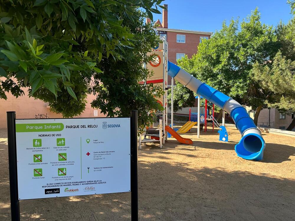 La renovada área infantil del Parque del Reloj, en el barrio de Nueva Segovia de la capital segoviana. 