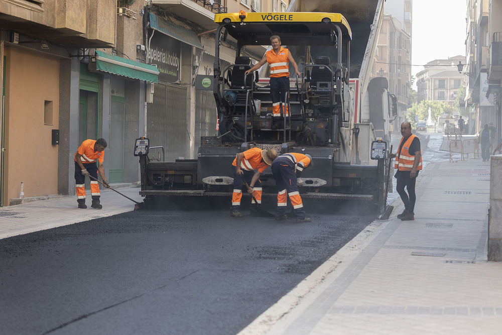 Asfaltado de la calle de Buitrago el jueves 8 de agosto por la mañana.