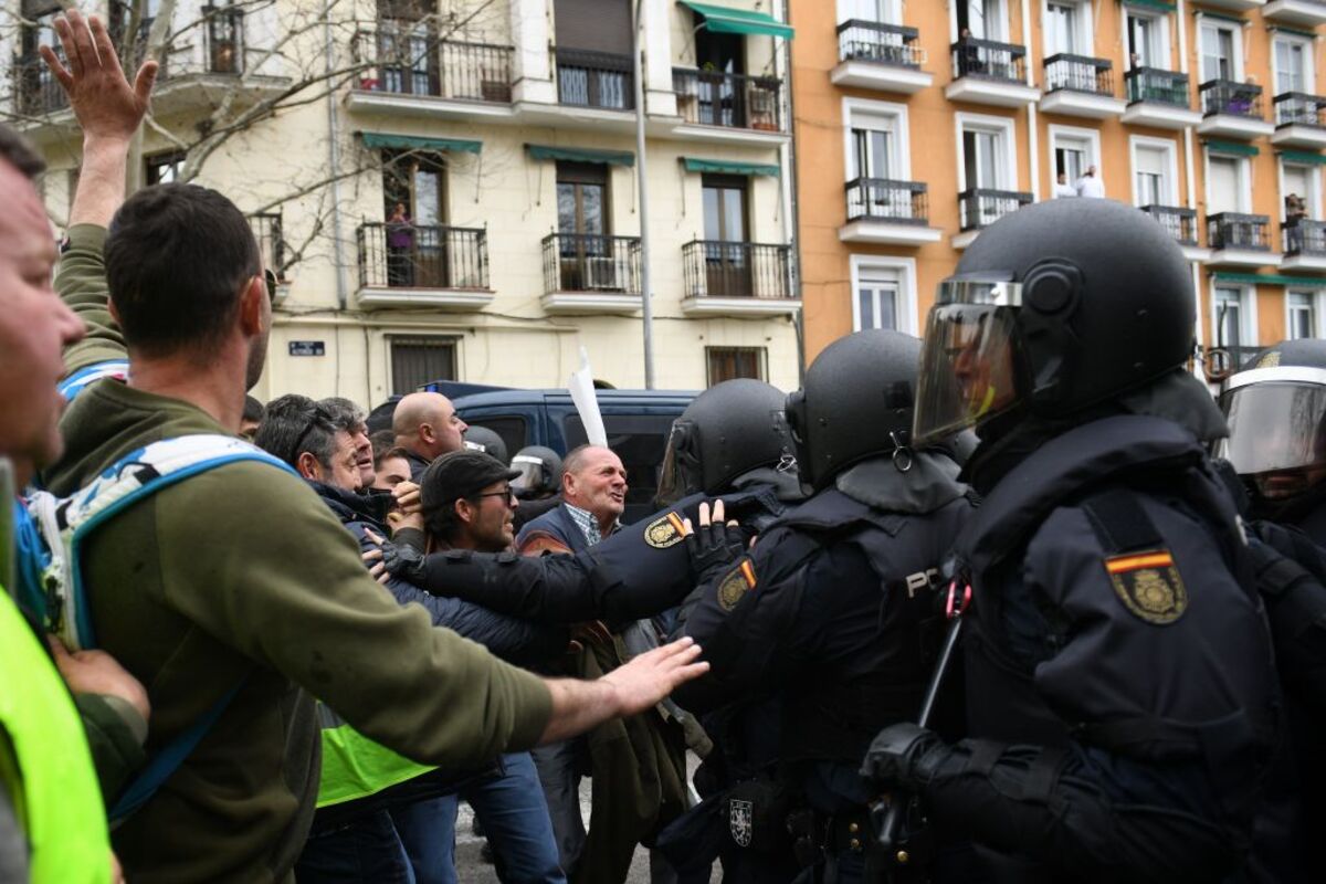 Décimosexta jornada de protestas de los tractores en las carreteras españolas para pedir mejoras en el sector  / FERNANDO SÁNCHEZ